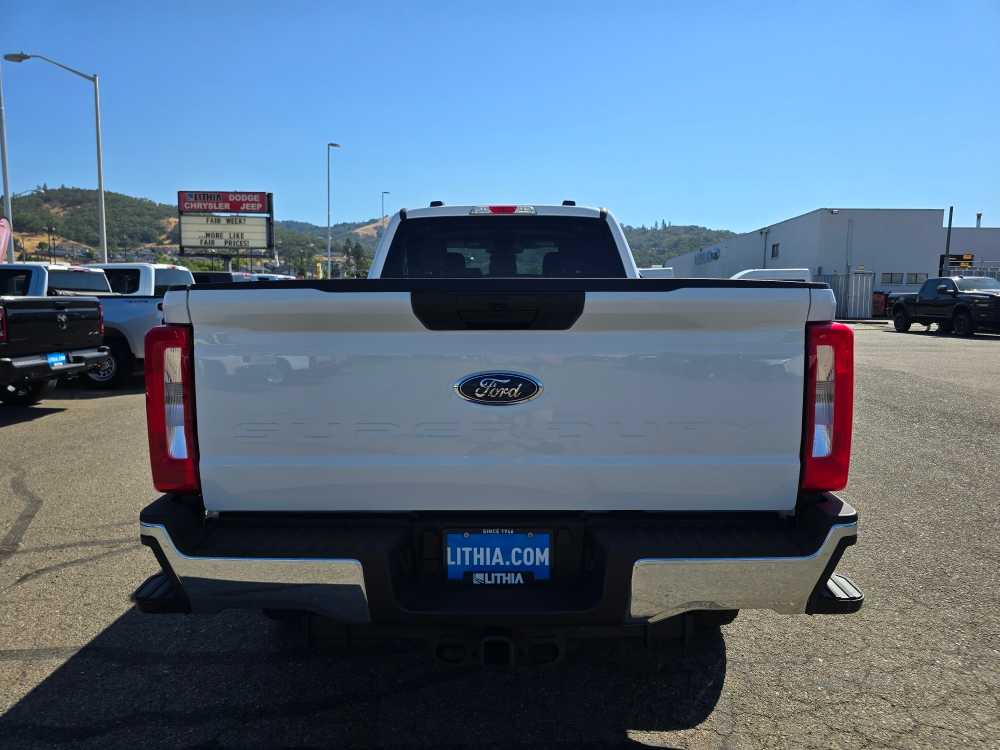 2023 Ford F-350 XLT photo 4
