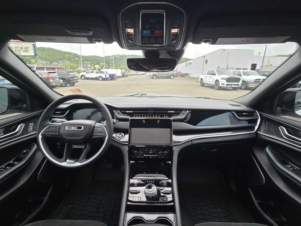 Thumbnail: 2023 Jeep Grand Cherokee - 15