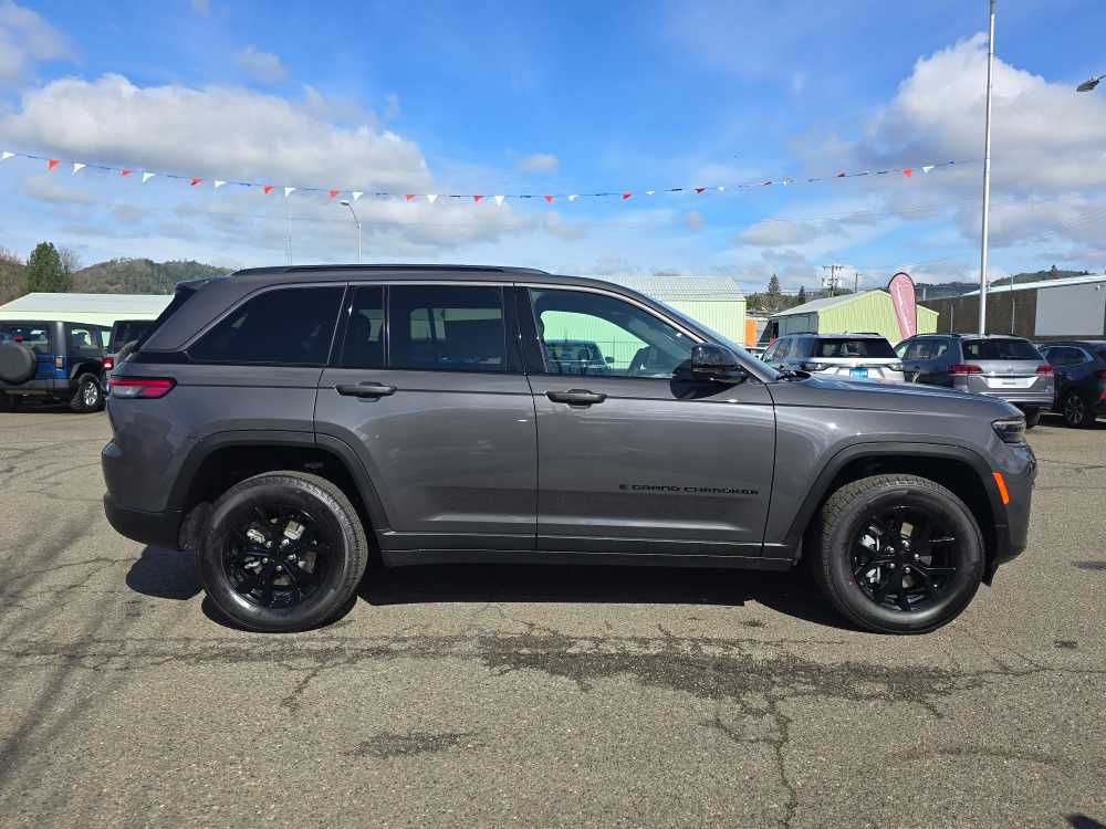 Thumbnail: 2026 Jeep Grand Cherokee - 6