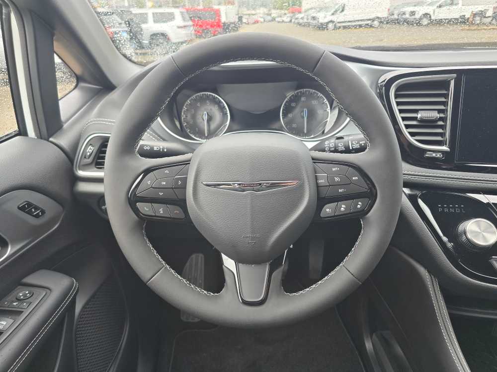 Thumbnail: 2026 Chrysler Pacifica - 11