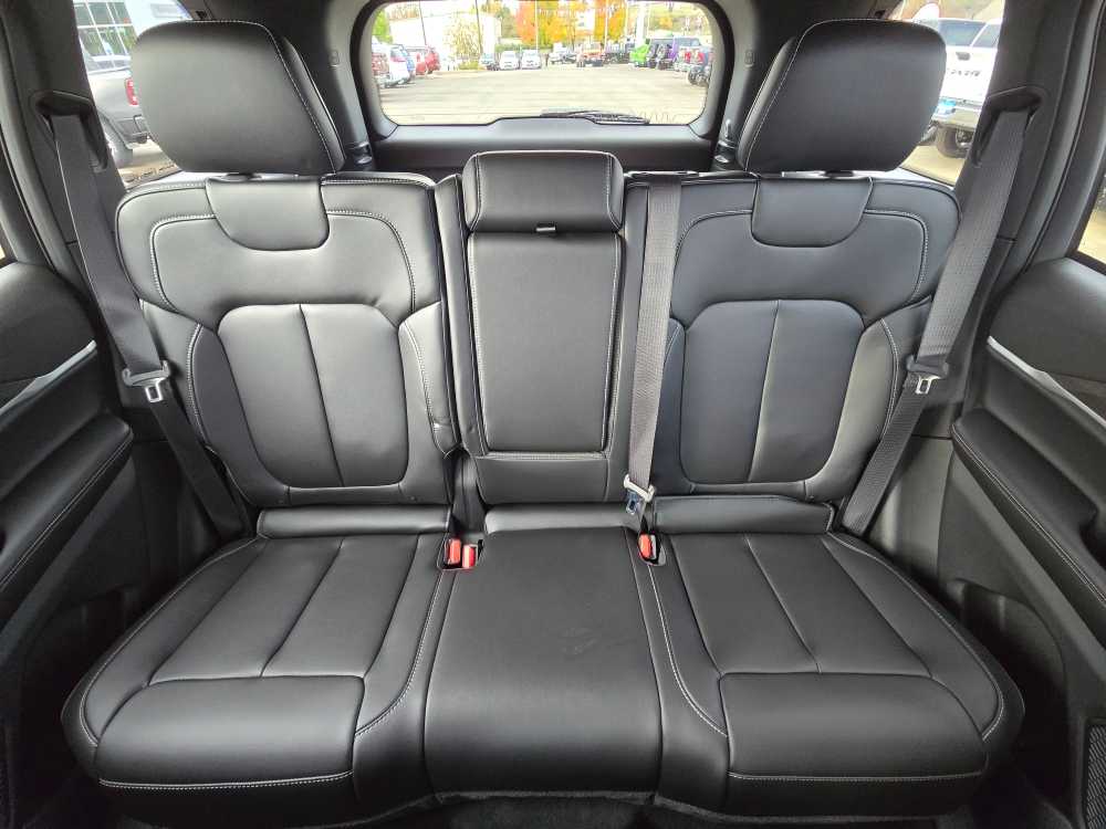 Thumbnail: 2025 Jeep Grand Cherokee - 17