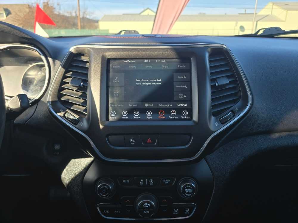 Thumbnail: 2020 Jeep Cherokee - 12