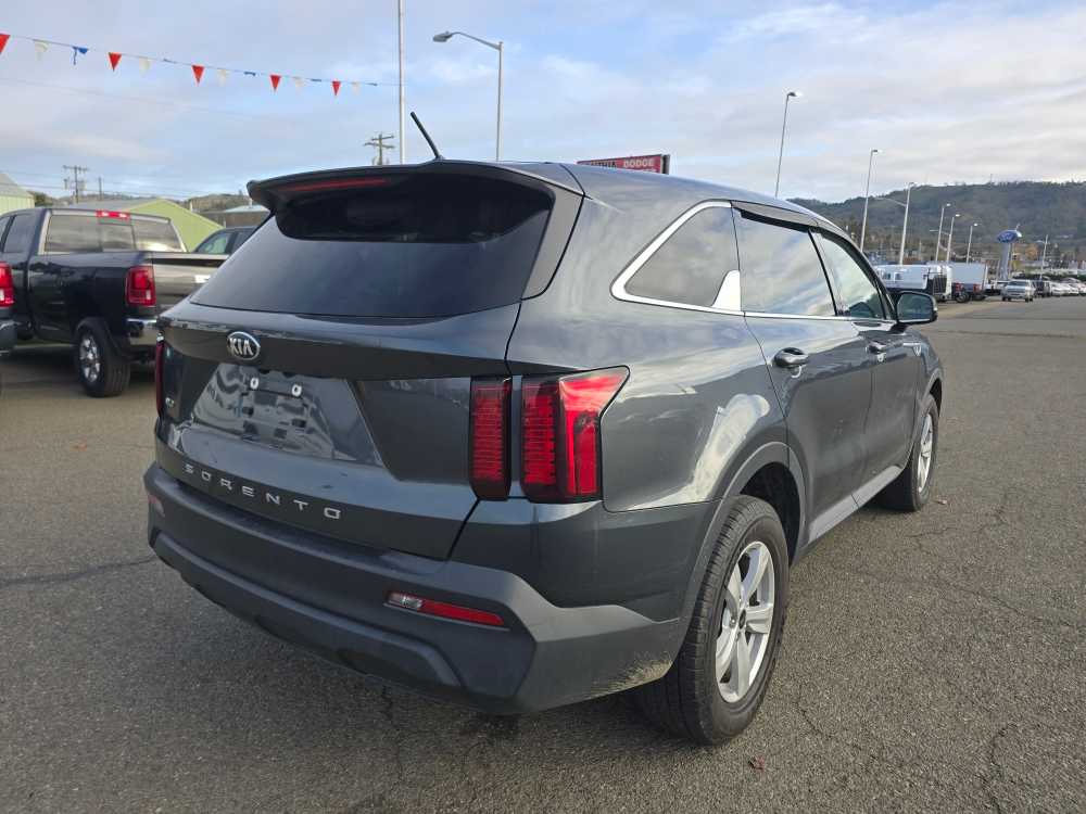 2021 Kia Sorento LX photo 2