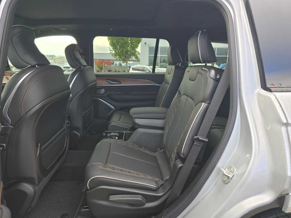 Thumbnail: 2025 Jeep Grand Cherokee L - 16