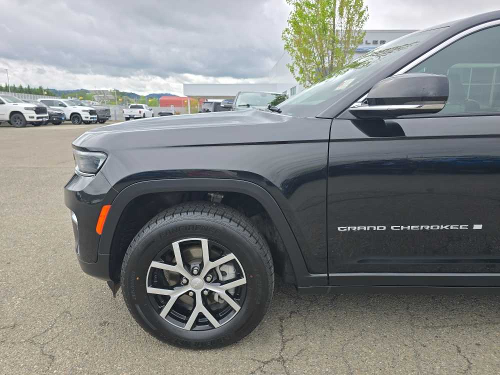 Thumbnail: 2024 Jeep Grand Cherokee - 17