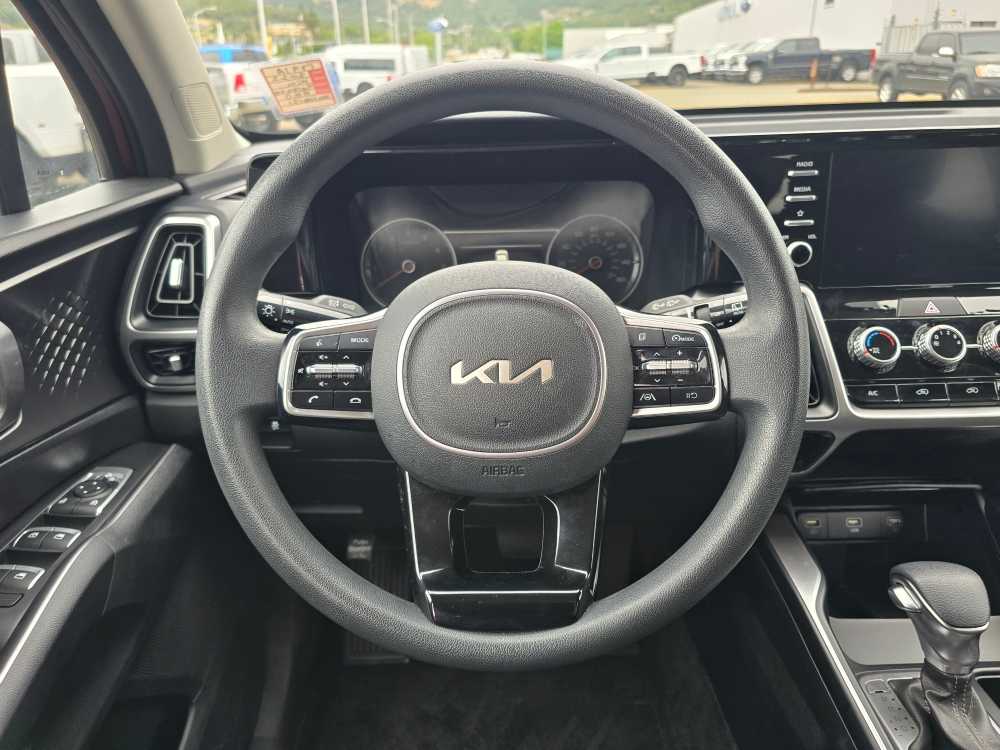 2022 Kia Sorento LX 11