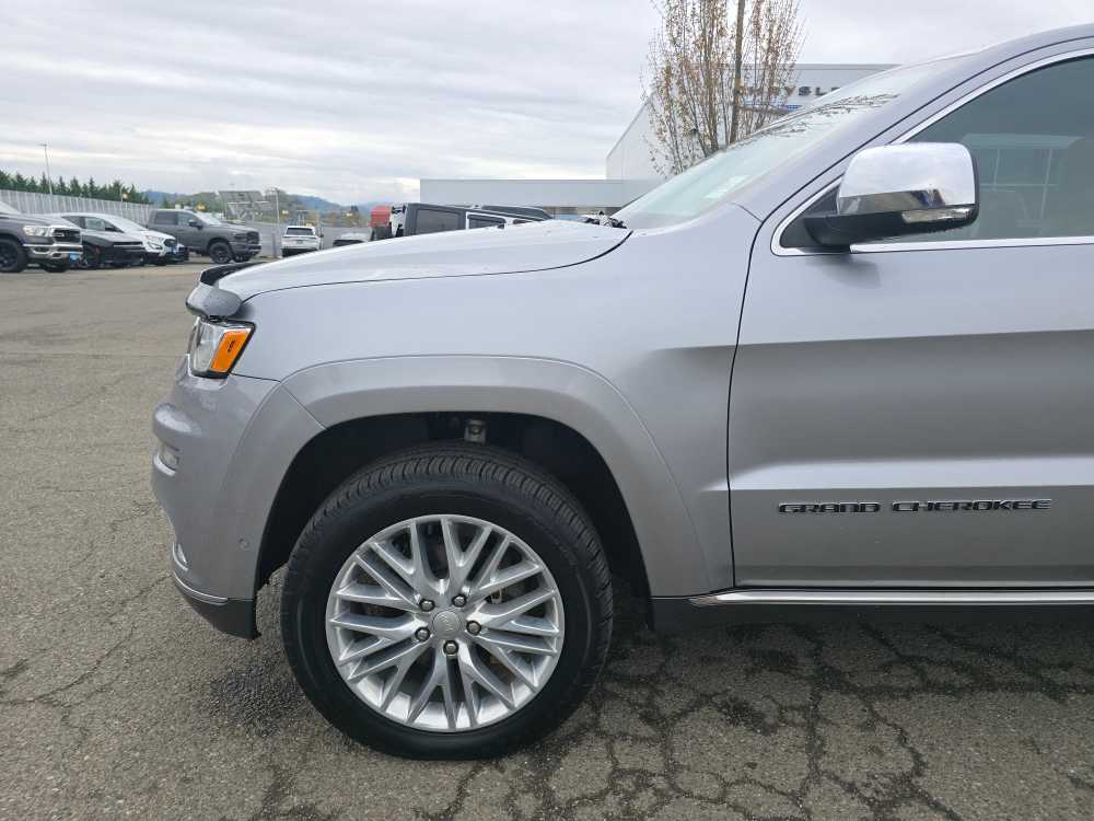 Thumbnail: 2018 Jeep Grand Cherokee - 17