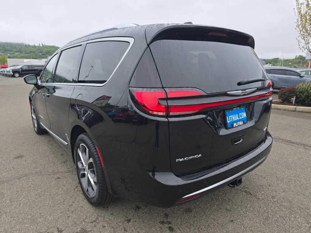 Thumbnail: 2026 Chrysler Pacifica - 3