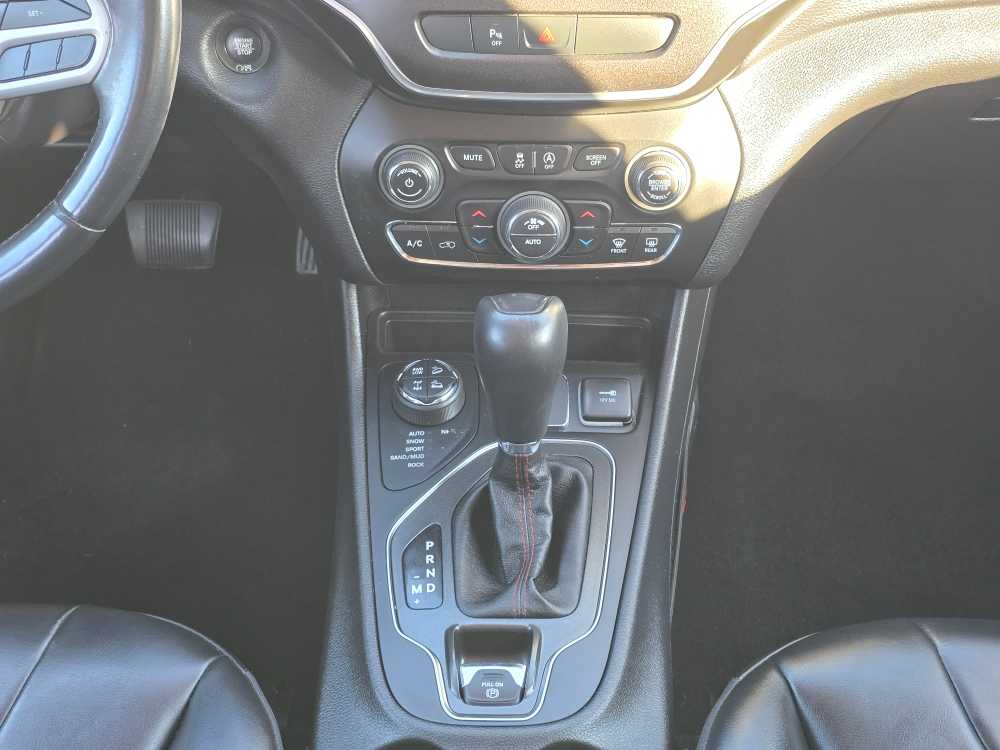 Thumbnail: 2020 Jeep Cherokee - 13