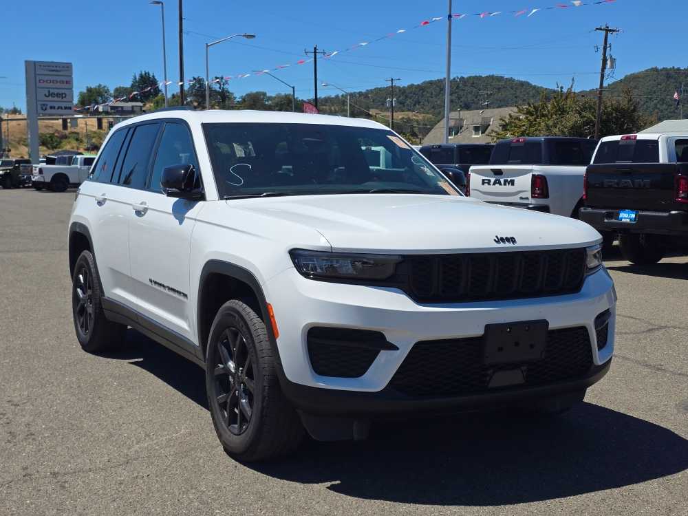 Thumbnail: 2024 Jeep Grand Cherokee - 10