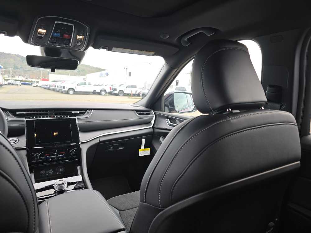 Thumbnail: 2025 Jeep Grand Cherokee - 14