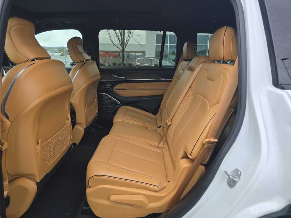 Thumbnail: 2022 Jeep Grand Cherokee - 15