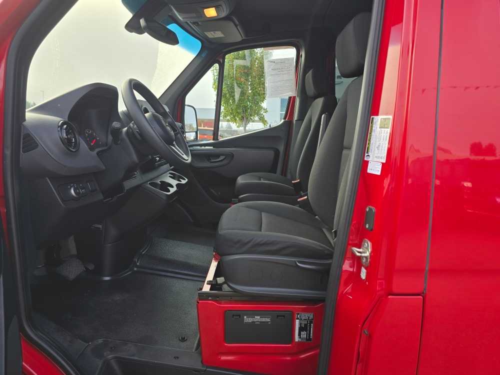 Thumbnail: 2021 Mercedes-Benz Sprinter - 9