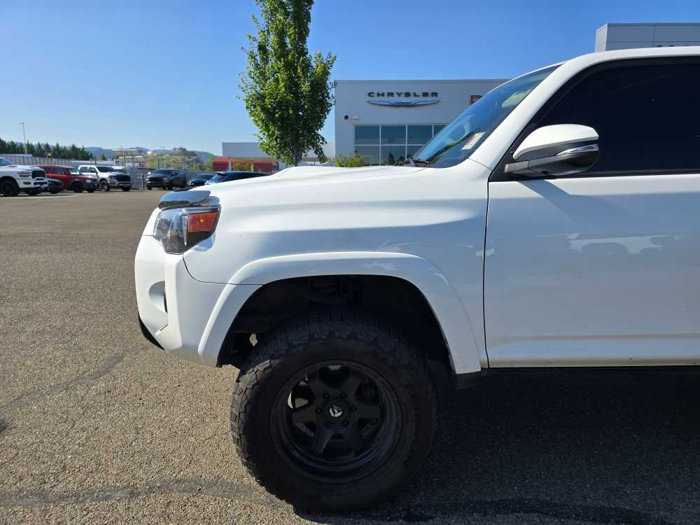 Thumbnail: 2021 Toyota 4Runner - 6