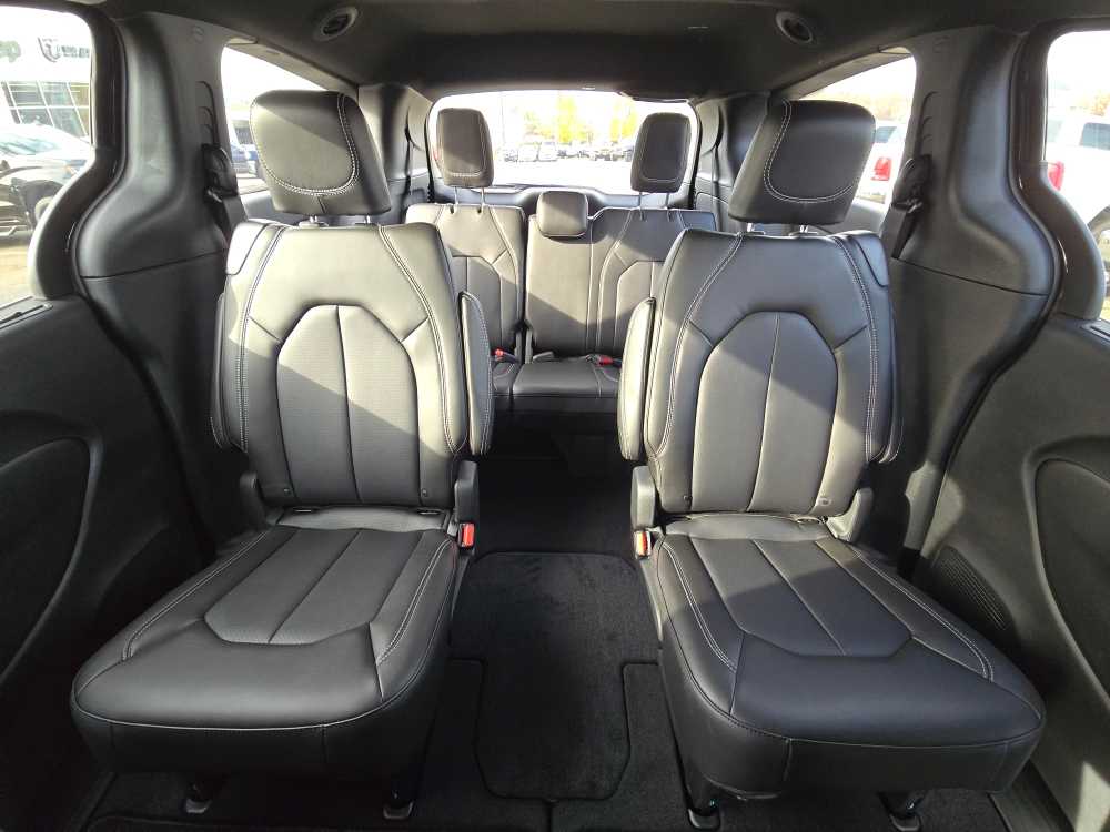 Thumbnail: 2026 Chrysler Pacifica - 18