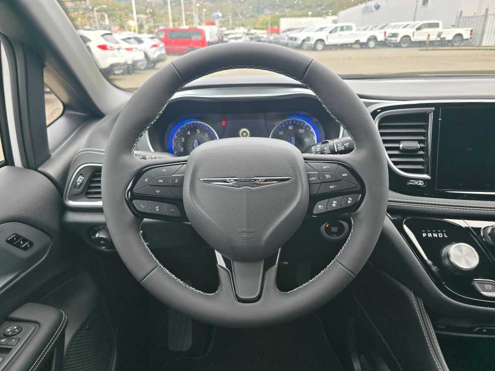 Thumbnail: 2026 Chrysler Pacifica - 11