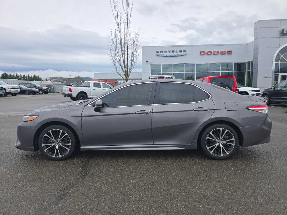 Used 2020 Toyota Camry SE with VIN 4T1G11AK1LU336864 for sale in Roseburg, OR