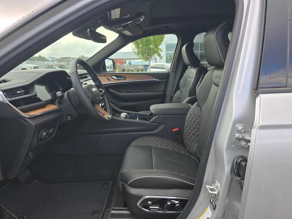 Thumbnail: 2025 Jeep Grand Cherokee L - 9