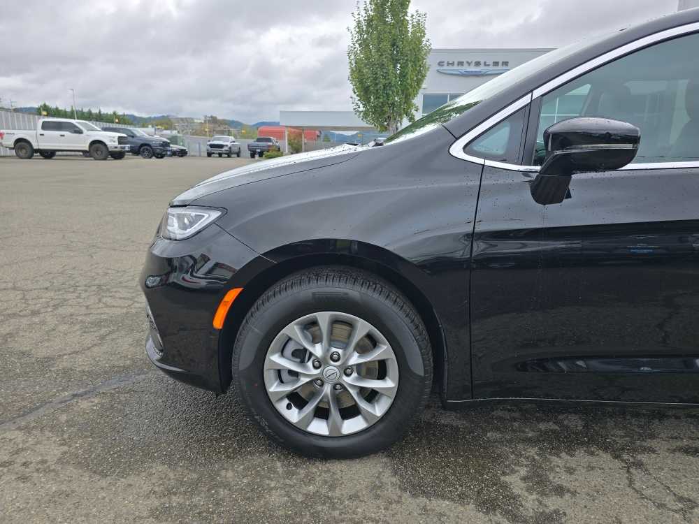 Thumbnail: 2026 Chrysler Pacifica - 19