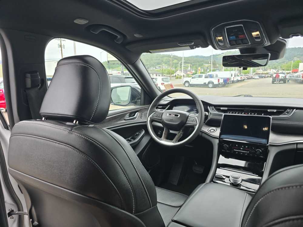 Thumbnail: 2024 Jeep Grand Cherokee - 10