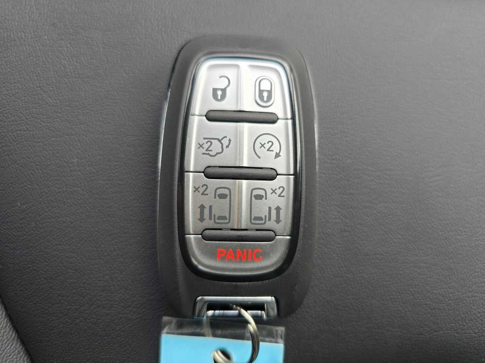 Thumbnail: 2026 Chrysler Pacifica - 22