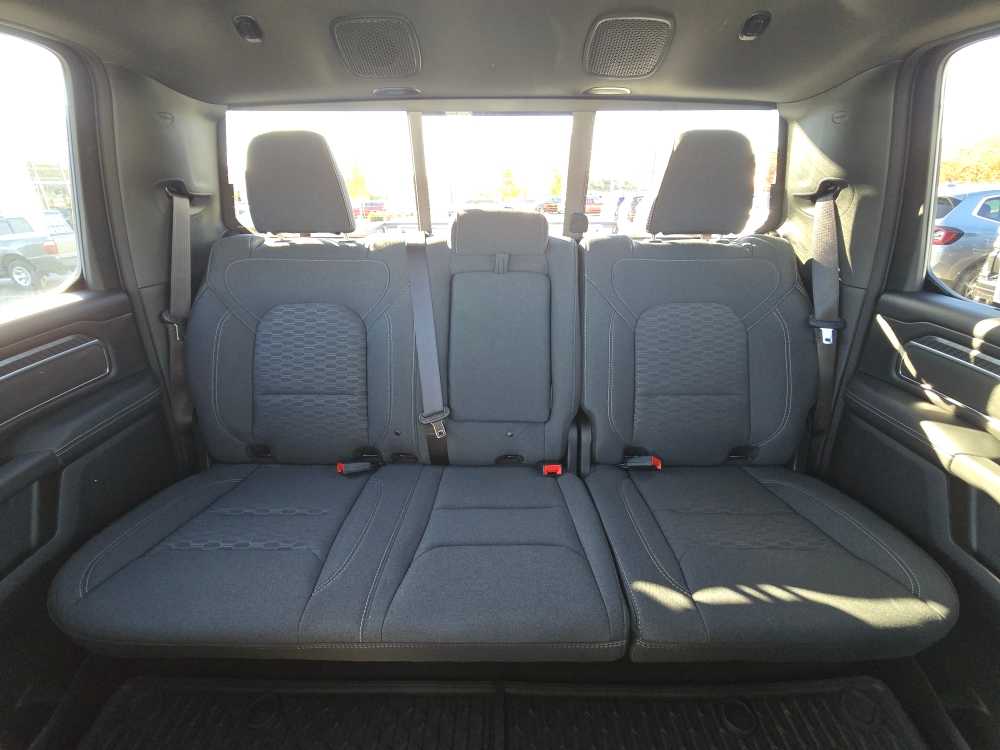 Thumbnail: 2026 RAM 1500 - 17