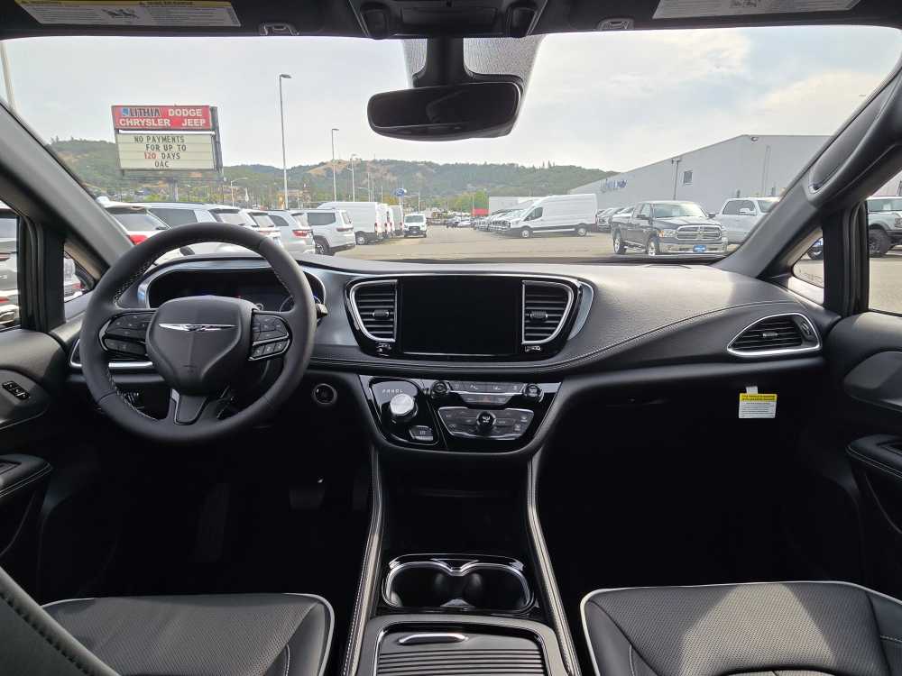 Thumbnail: 2026 Chrysler Pacifica - 15