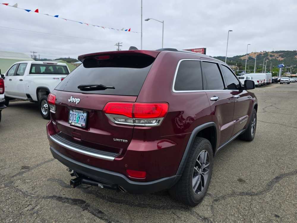 Thumbnail: 2017 Jeep Grand Cherokee - 3