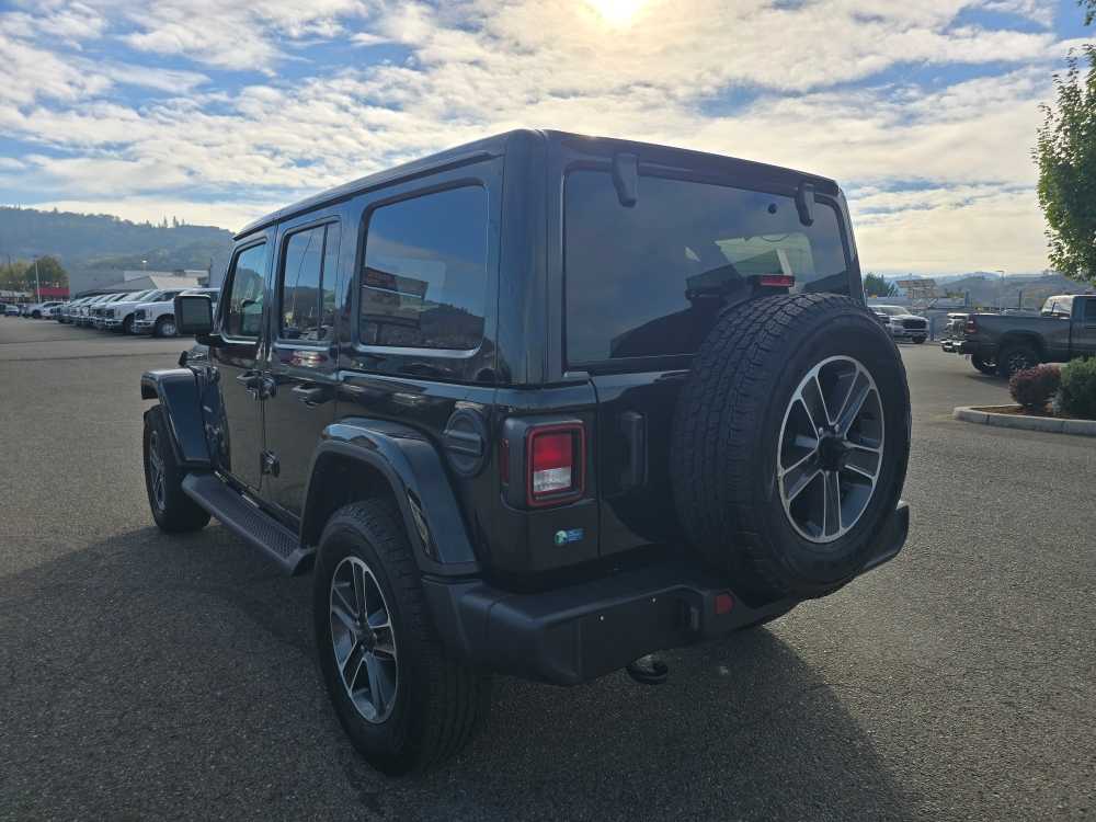 2023 Jeep Wrangler Sahara photo 2