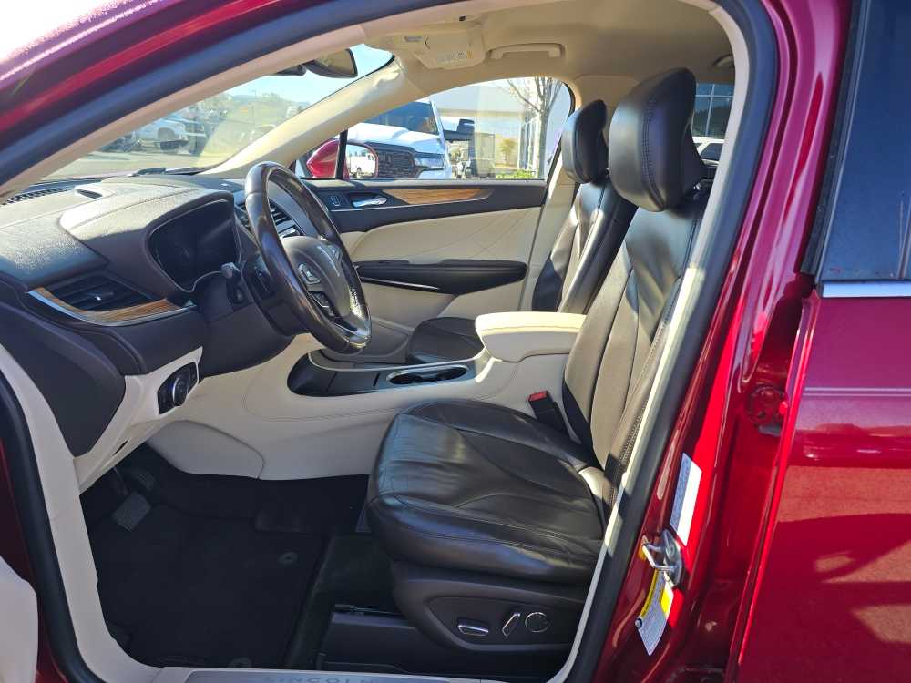 Thumbnail: 2016 Lincoln MKC - 9