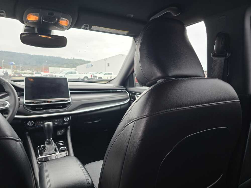 Thumbnail: 2023 Jeep Compass - 14