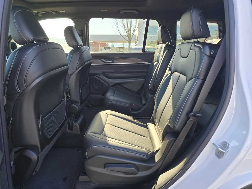 Thumbnail: 2025 Jeep Grand Cherokee L - 16