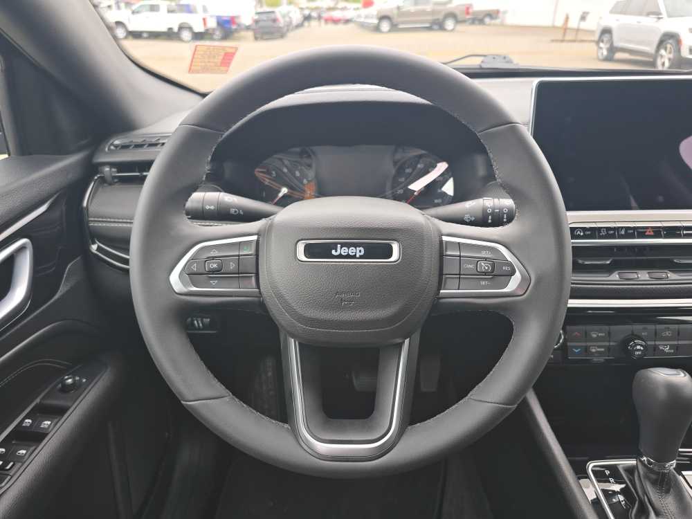 Thumbnail: 2022 Jeep Compass - 11