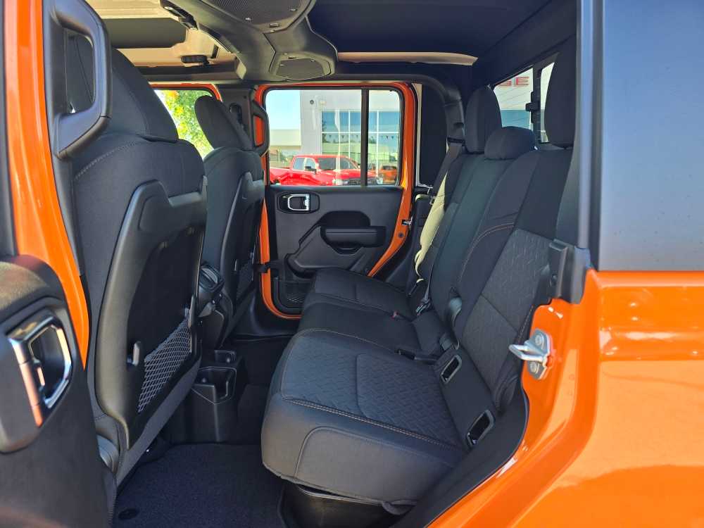 Thumbnail: 2025 Jeep Gladiator - 16