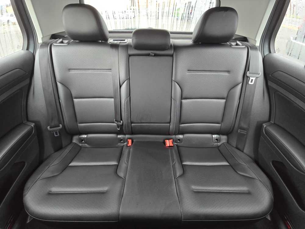 Thumbnail: 2018 Volkswagen Golf - 17