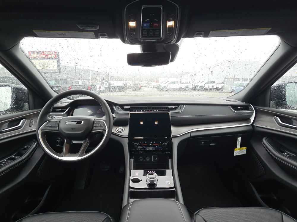 Thumbnail: 2025 Jeep Grand Cherokee L - 15