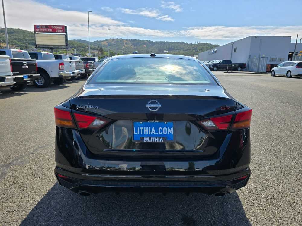 2023 Nissan Altima SR 4