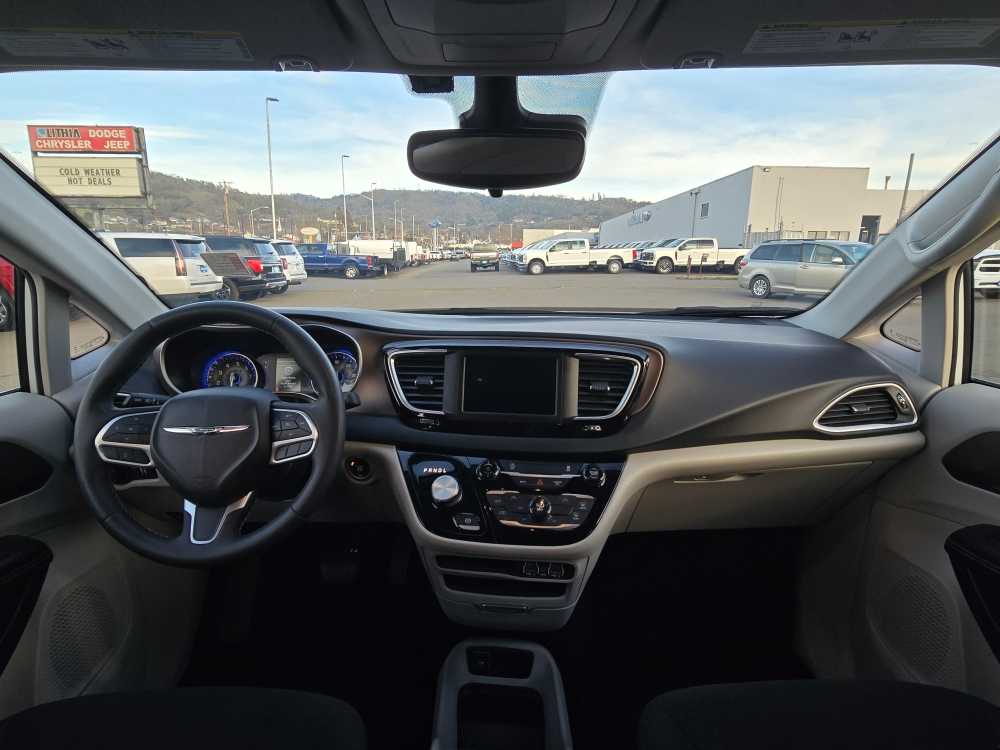 Thumbnail: 2023 Chrysler Voyager - 15