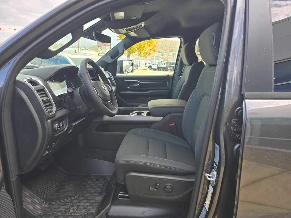 Thumbnail: 2026 RAM 1500 - 9