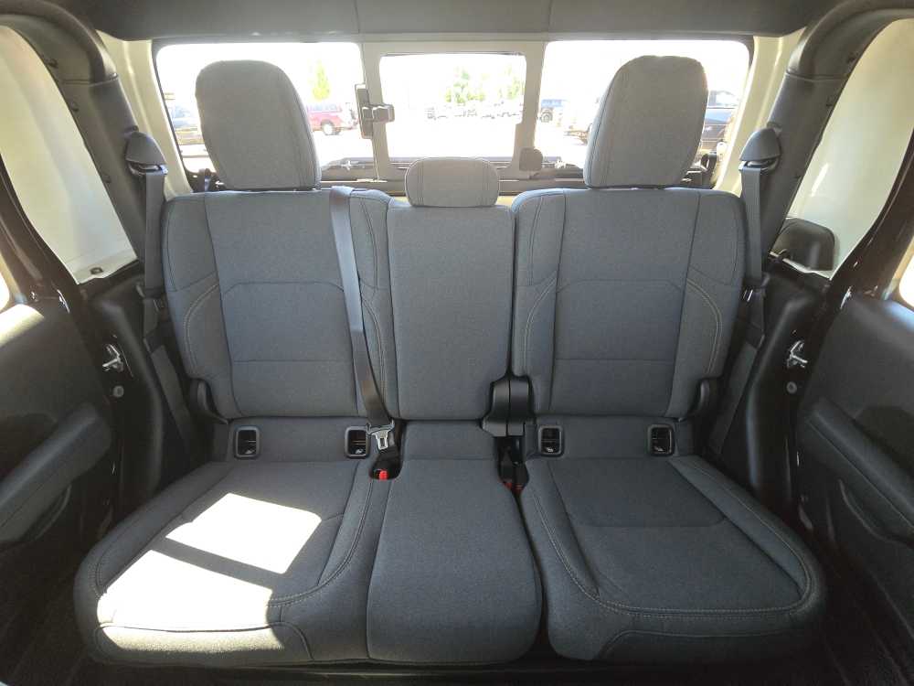 Thumbnail: 2025 Jeep Gladiator - 17