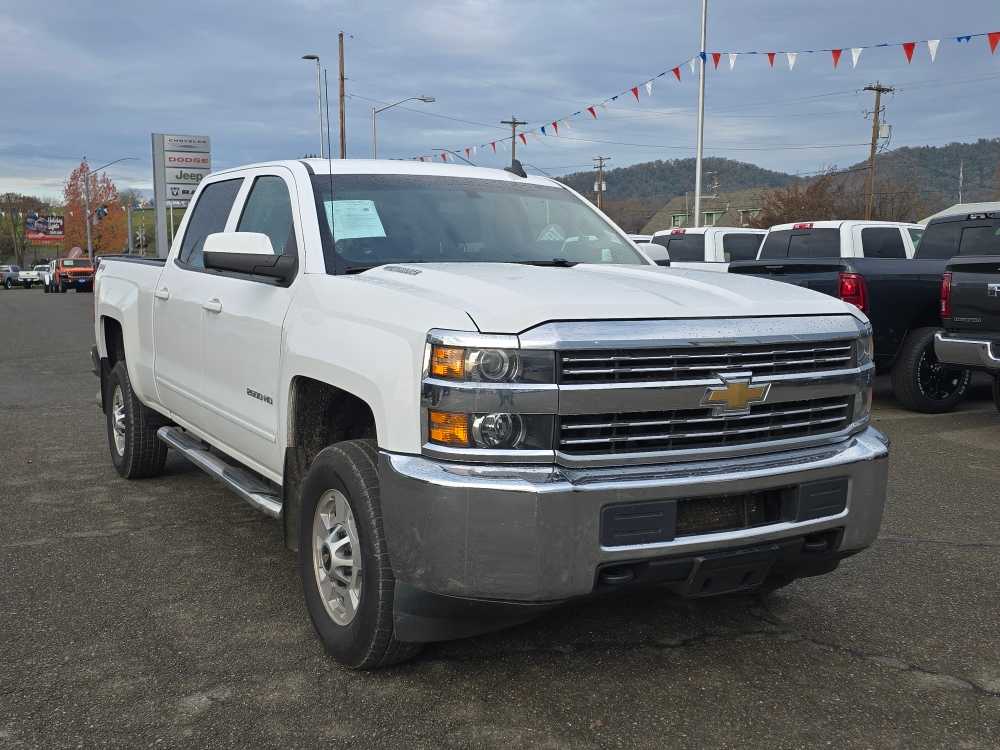 2015 Chevrolet Silverado 2500HD LT photo 3
