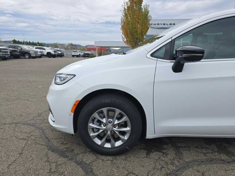 Thumbnail: 2026 Chrysler Pacifica - 19