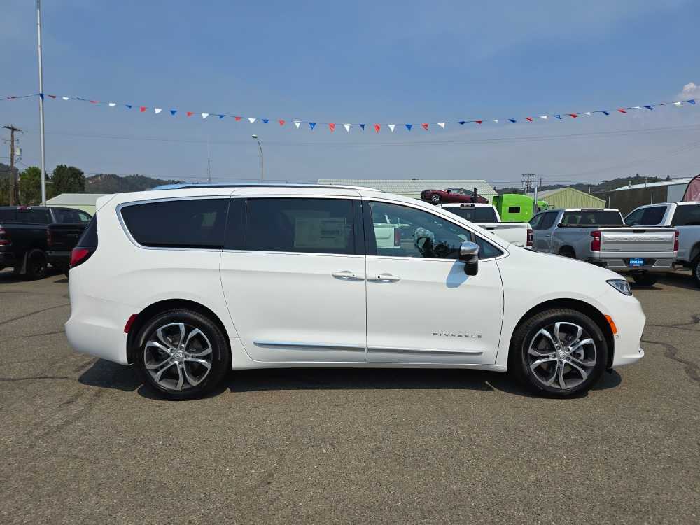 Thumbnail: 2026 Chrysler Pacifica - 6