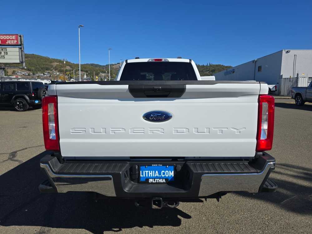 2023 Ford F-350 XLT photo 4