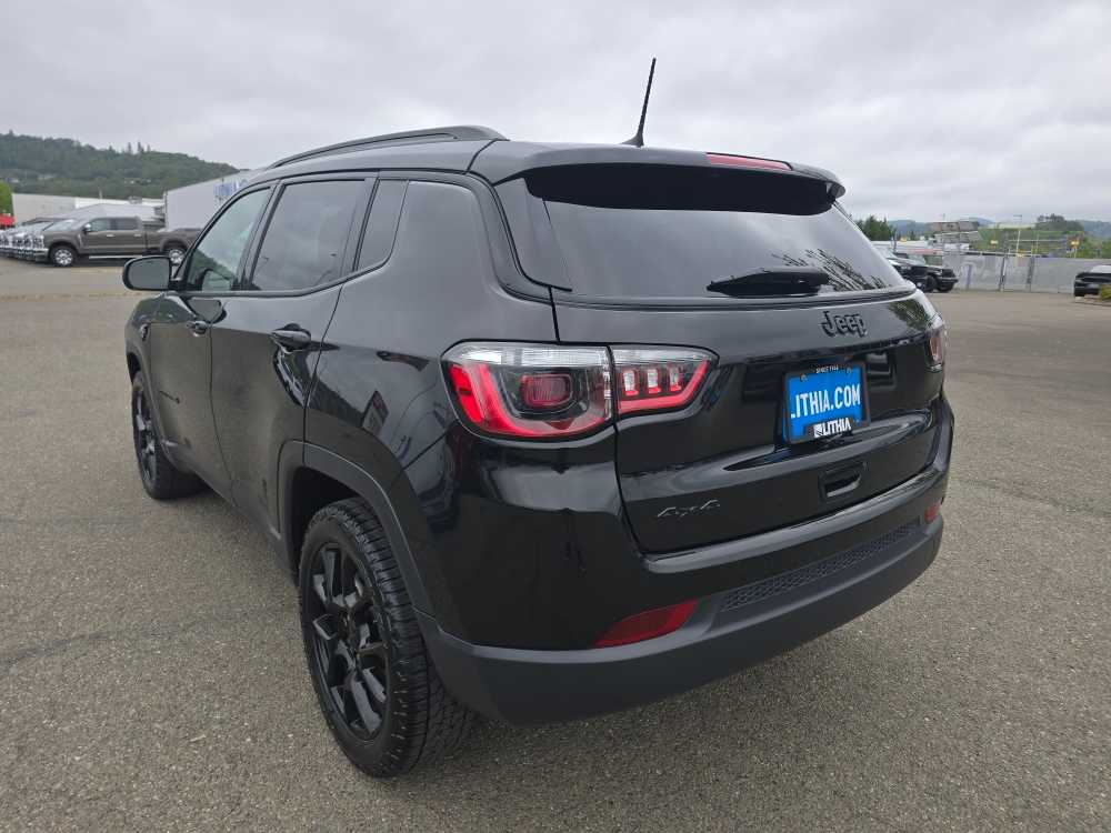 Thumbnail: 2022 Jeep Compass - 3