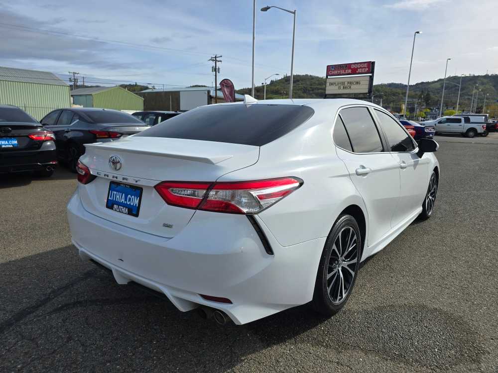 2020 Toyota Camry SE 5