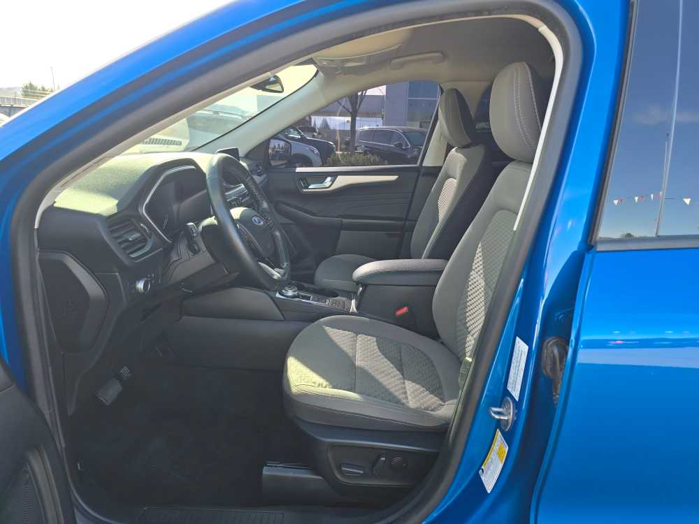 Thumbnail: 2021 Ford Escape - 9