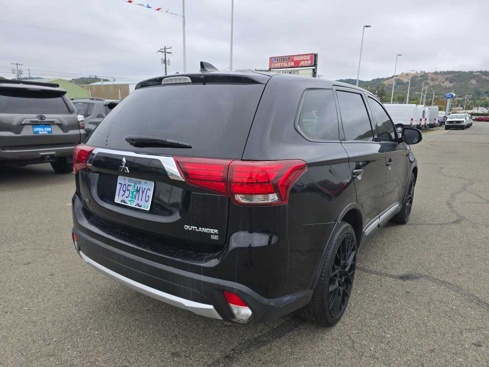 Thumbnail: 2018 Mitsubishi Outlander - 3