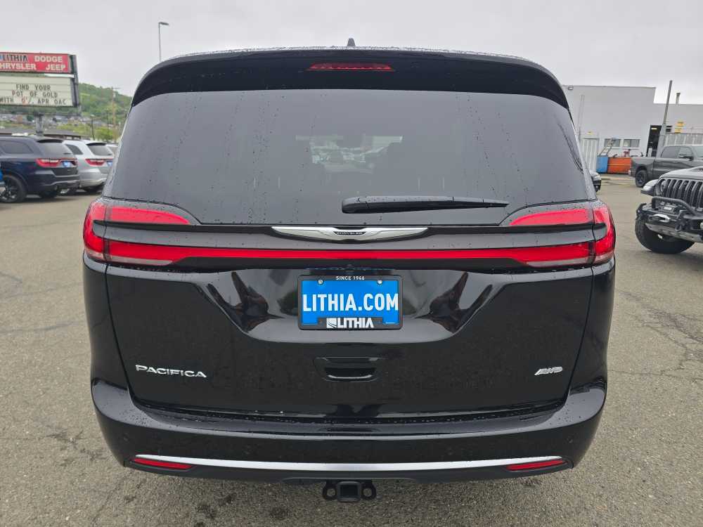 Thumbnail: 2026 Chrysler Pacifica - 4