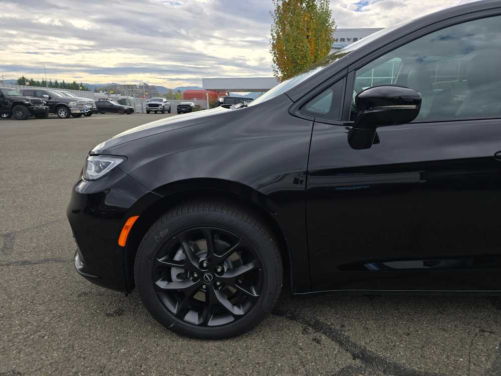 Thumbnail: 2026 Chrysler Pacifica - 19